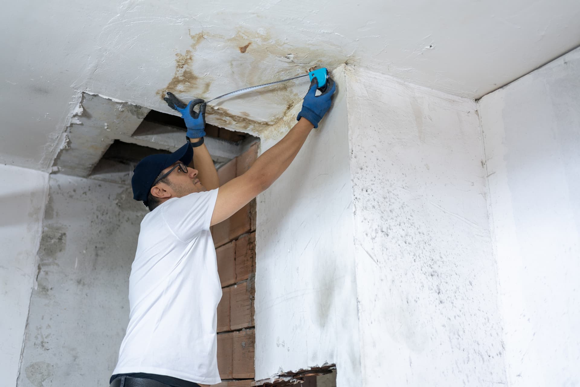 6 Things to Look for in Water Damage to the Ceiling