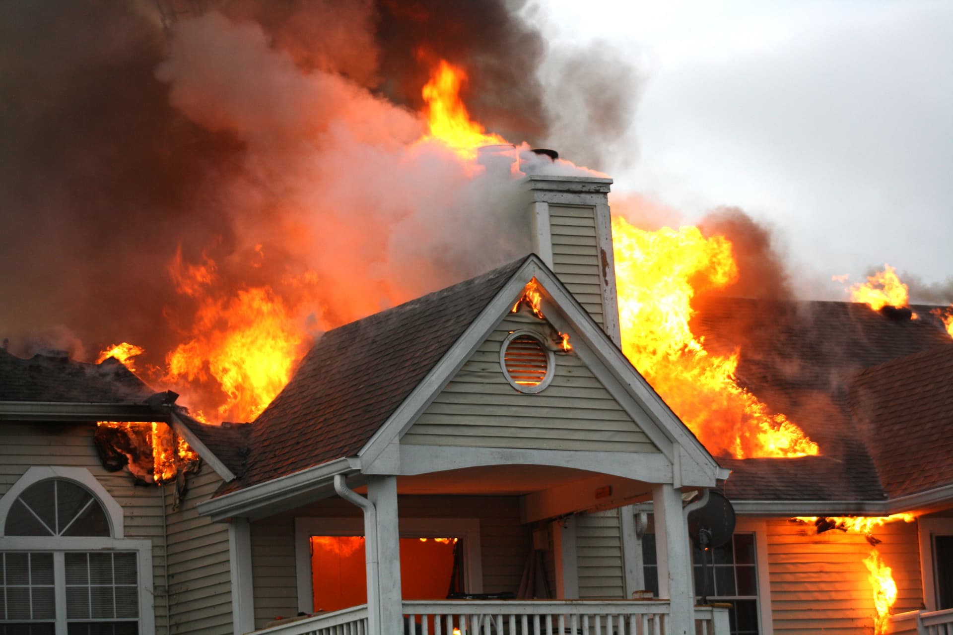After a Fire: 7 Ways Smoke Odor Removal Services Can Help